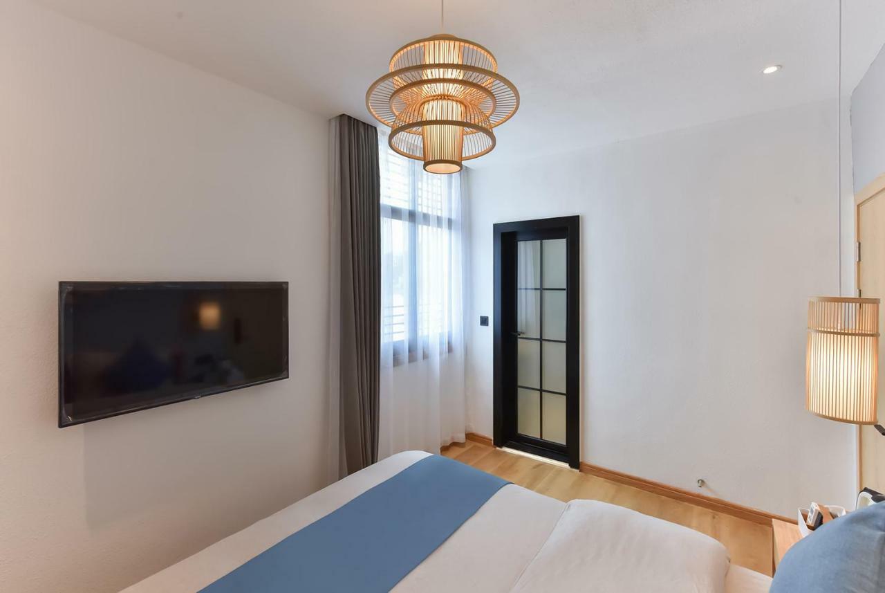 Yifangyan - Tingyuan Qingshe Hostel 펑황 외부 사진