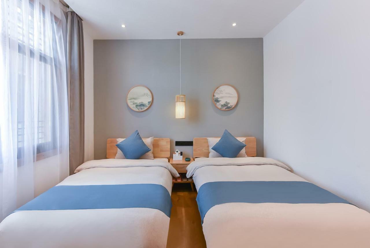Yifangyan - Tingyuan Qingshe Hostel 펑황 외부 사진