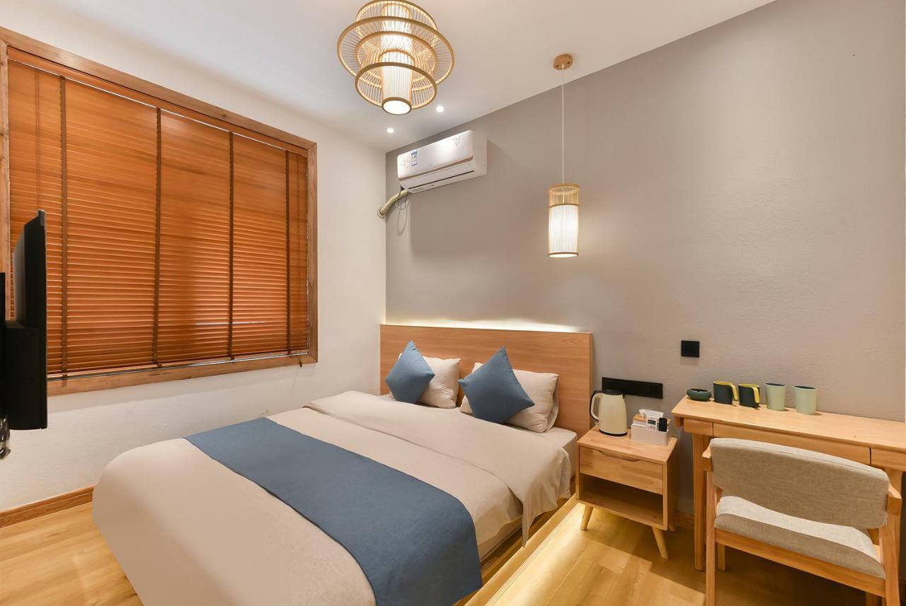 Yifangyan - Tingyuan Qingshe Hostel 펑황 외부 사진