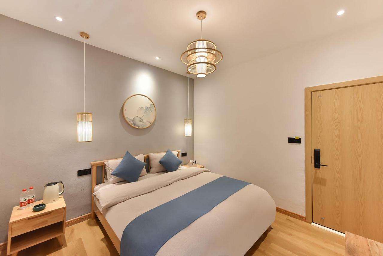 Yifangyan - Tingyuan Qingshe Hostel 펑황 외부 사진